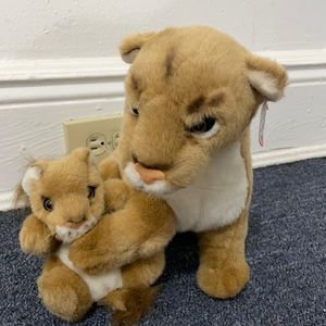Baby lion with mama toy